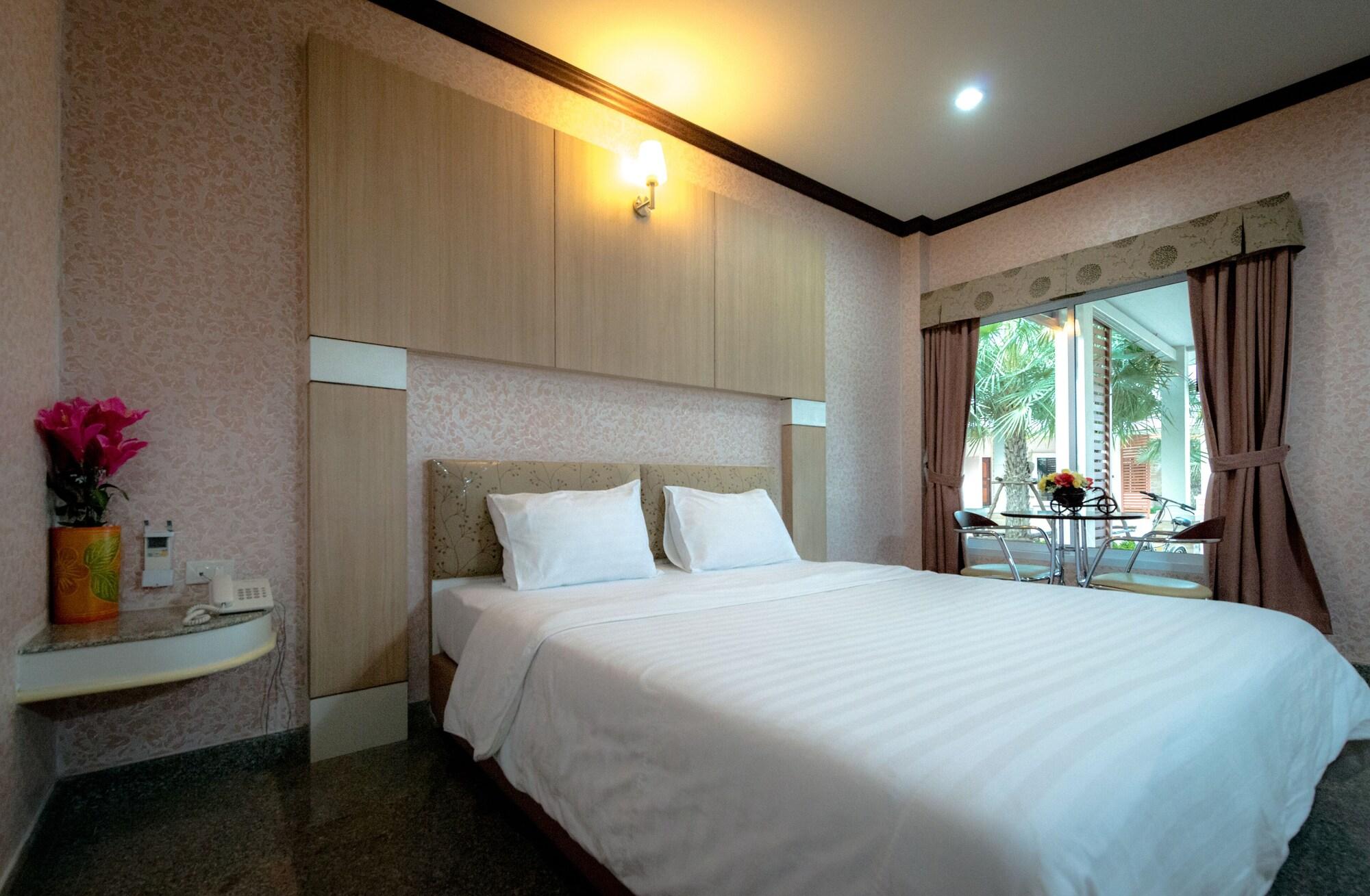 Martina Hotel Surin Buitenkant foto