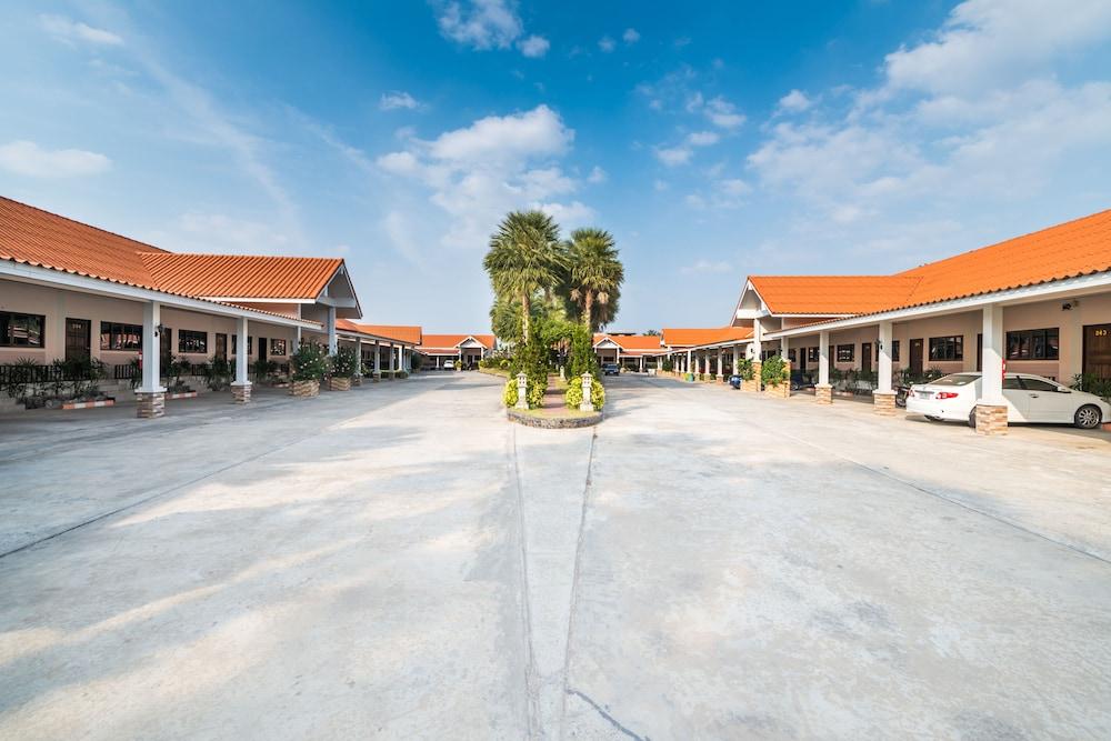 Martina Hotel Surin Buitenkant foto