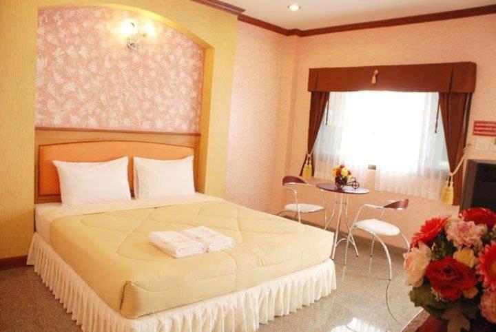 Martina Hotel Surin Buitenkant foto