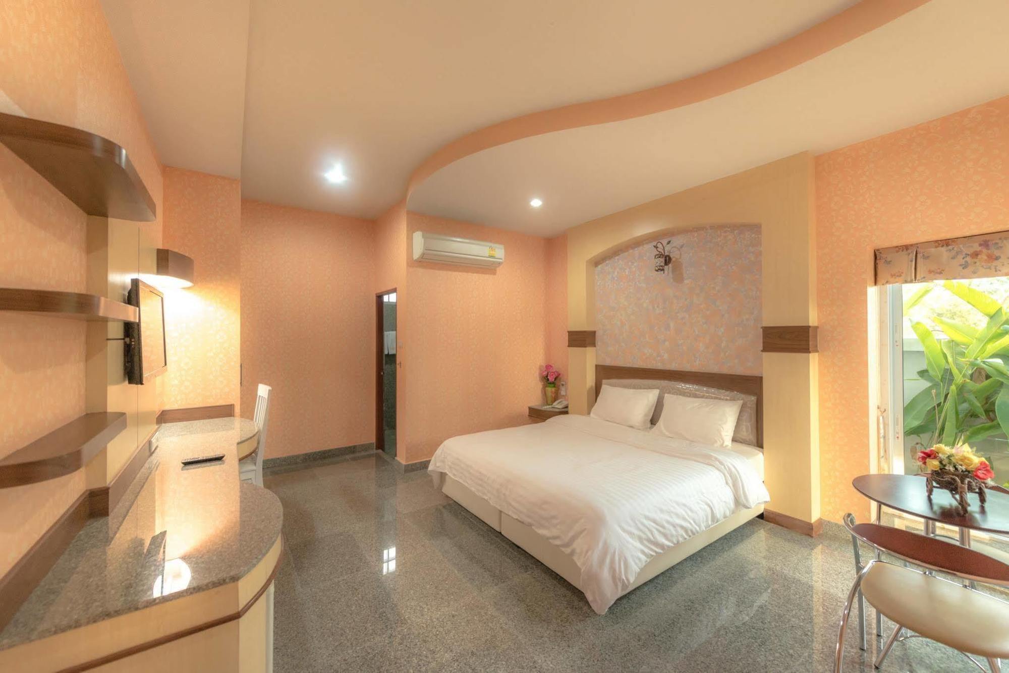 Martina Hotel Surin Buitenkant foto