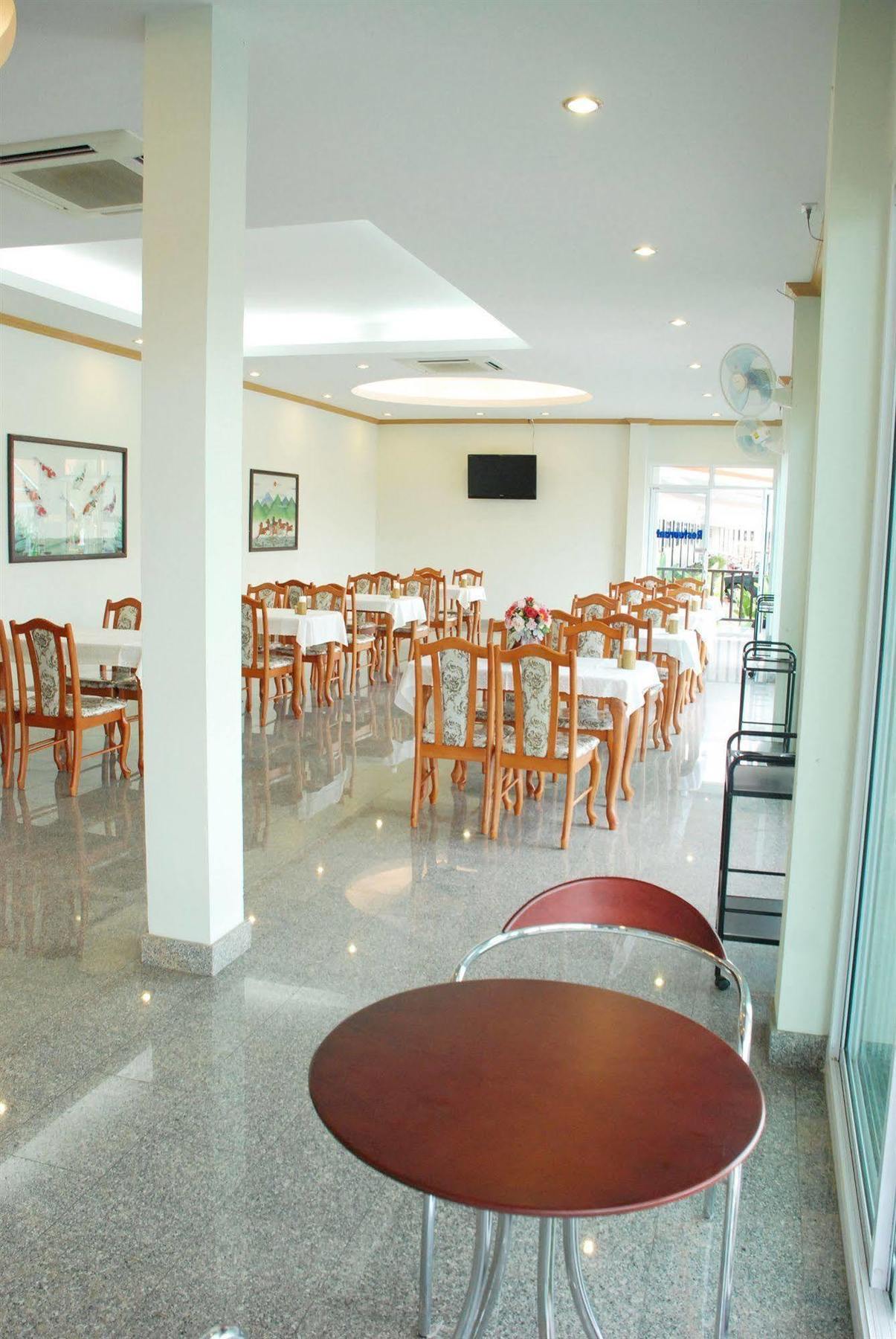 Martina Hotel Surin Buitenkant foto