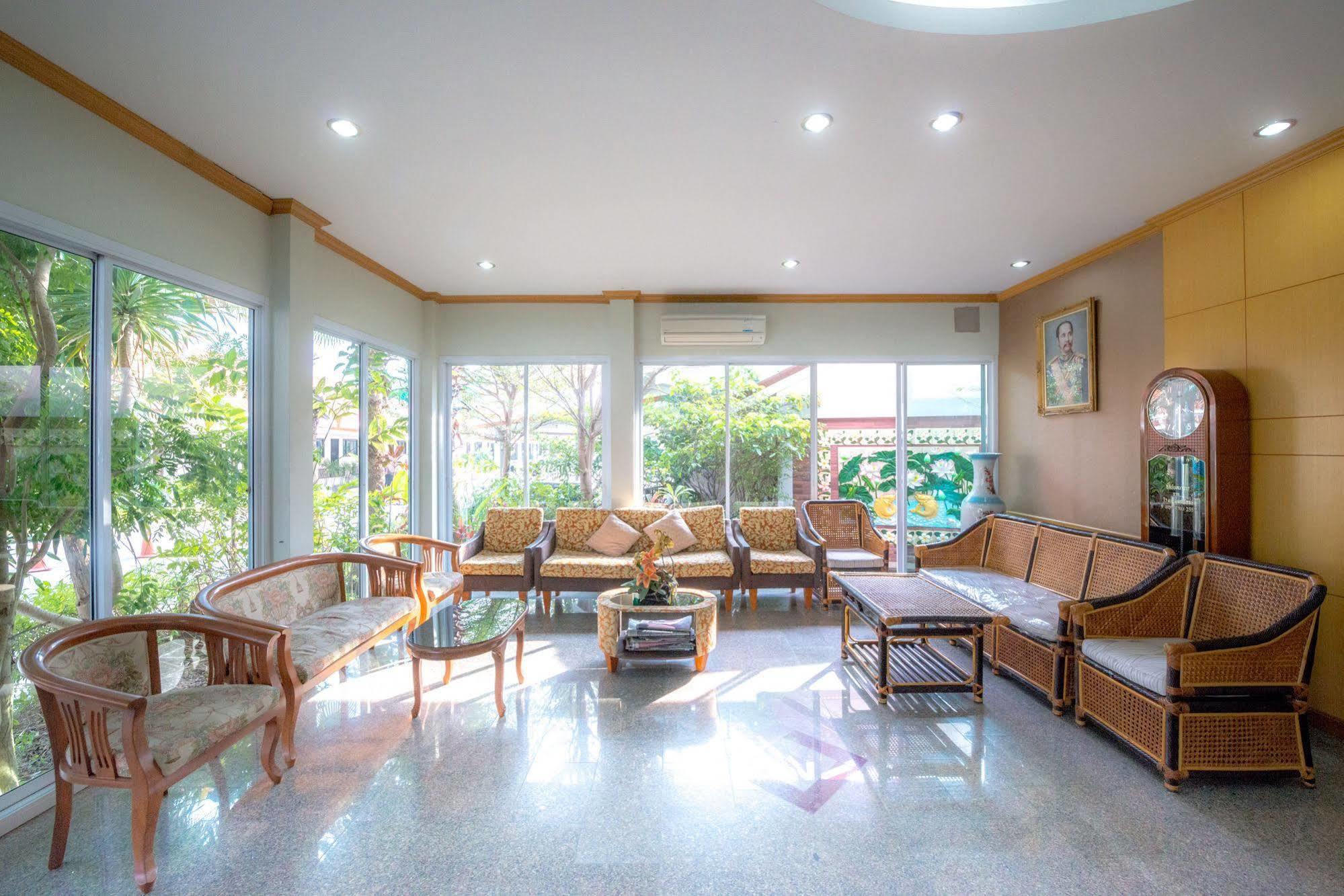 Martina Hotel Surin Buitenkant foto