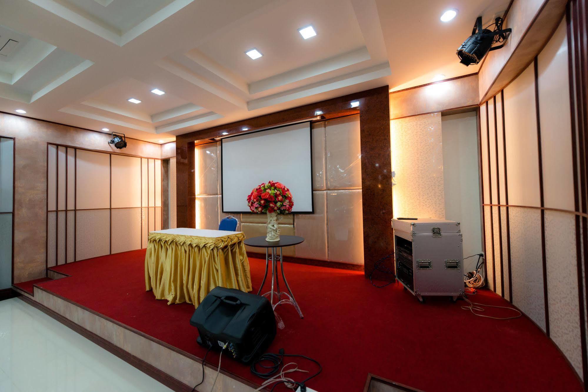 Martina Hotel Surin Buitenkant foto