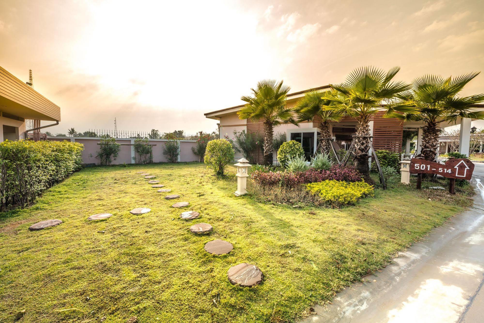 Martina Hotel Surin Buitenkant foto